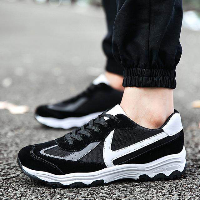 別再糾結怎么搭配，帥氣男人出街直接穿運動鞋，時尚又舒適